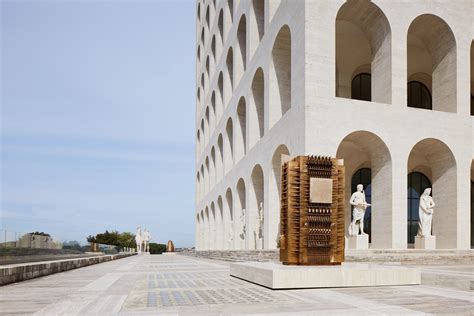 colosseo quadrato mostra fendi novembre|Arnaldo Pomodoro con Fendi in mostra al Palazzo della Civiltà.